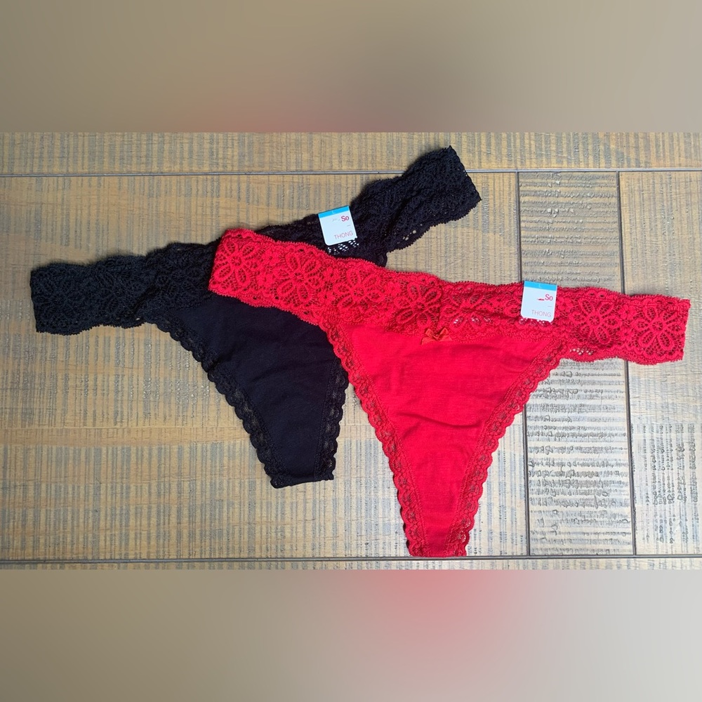 NWT Set of 2 Juniors' SO Daisy Lace Thong Panty Red & Black Size Large